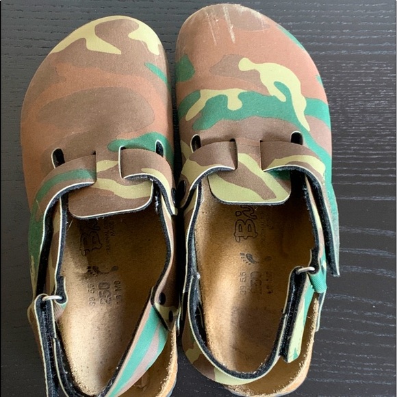 Shoes - EUC Birkie Clogs Size 39 (8.5/9)